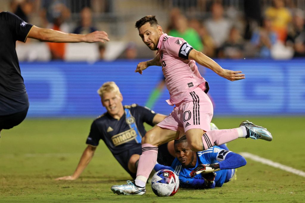 Inter Miami CF forward Lionel Messi (10) misses a shot against the Philadelphia Union the second half at Subaru Park. Mandatory Credit: Bill Streicher-USA TODAY Sports Acquire Licensing Rights
